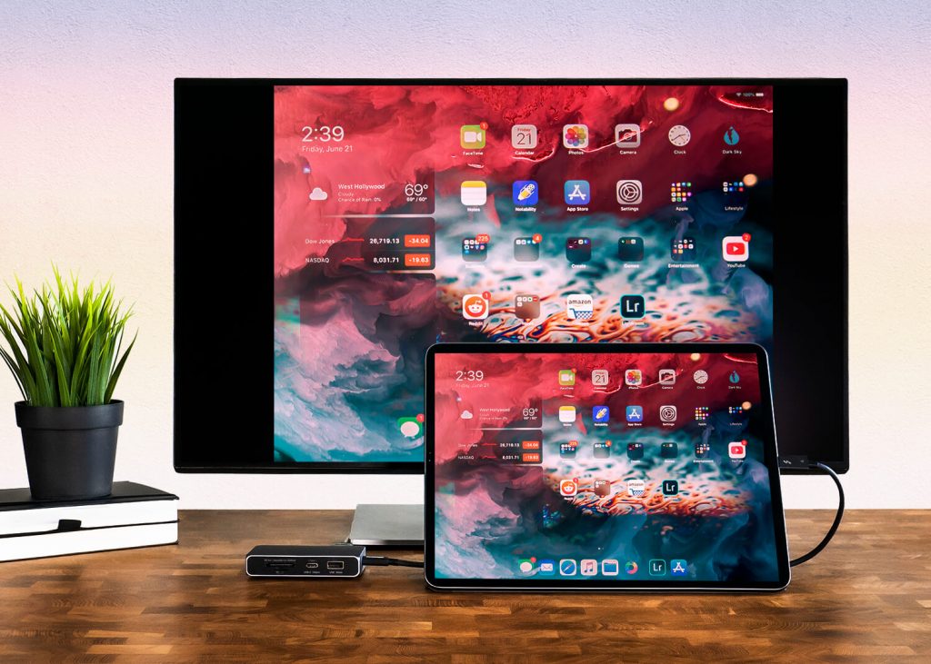 Thunderbolt 4 cables are compatible with USB-C they can be used with iPad Pro and Windows USB-C tablets Thunderbolt 4 cables are compatible with USB-C they can be used with iPad Pro and Windows USB-C tablets